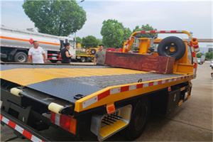 信阳附近拖车电话号码服务